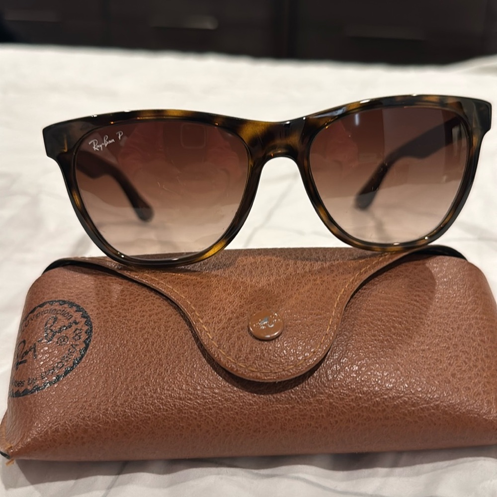 Rayban Sunglasses Polarized RB 4184 710/83 54 18